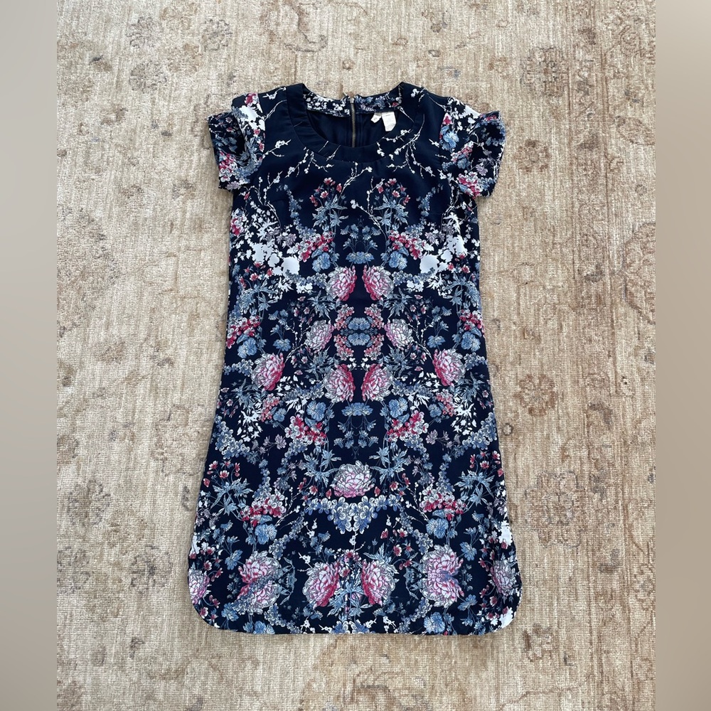 Very feminine floral dress.  Size XS